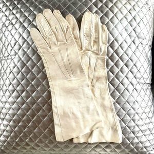 Off white vintage leather gloves
